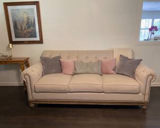 Couch
Located offsite
Ask for details