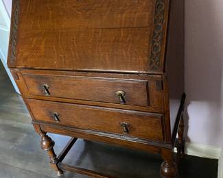 Vintage desk
Located offsite
Ask for details