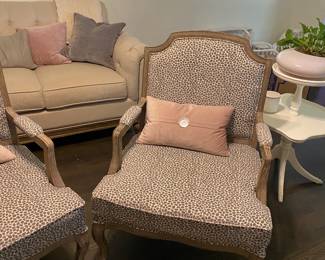 Pair of chairs
Located off site
Ask for details