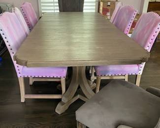 Dining room table with 8 chairs
Located off site
Ask for details