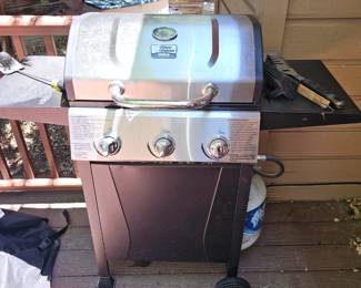 BARELY USED BBQ GRILL