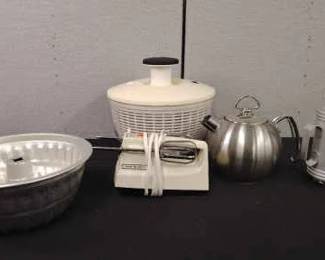 Assorted Lot of Kitchen Tools