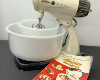 Vintage De Luxe Sunbean Automatic Mixmaster Mixer