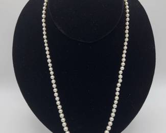 004 10K White Gold And Freshwater Cultured Pearl Necklace
