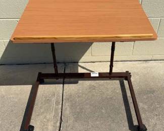 Jigthings Adjustable Table