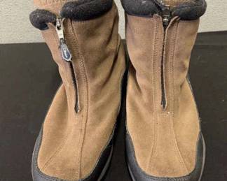 L.L. Bean Mens 10.5 Leather Short Ankle Winter Boots with Primaloft Zipper