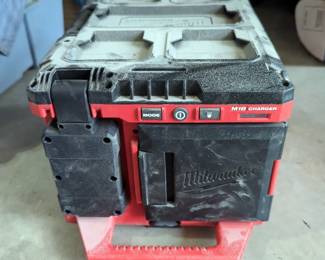 Milwaukee Packout M18 Charger Light