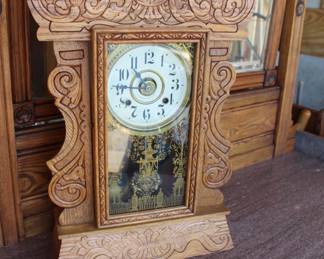 New Haven shelf clock, oak, complete and working