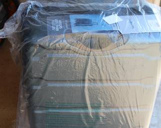 Samsonite 28" hard side spinner omni PC. Brand new in box.