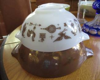 Vintage Pyrex (American Cinderella)