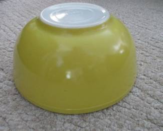 1940's Vintage Pyrex (Canary Yellow Nesting)