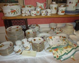 Royal Worcester Evesham dinnerware