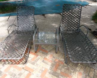 Brown Jordan patio lounge chairs and table