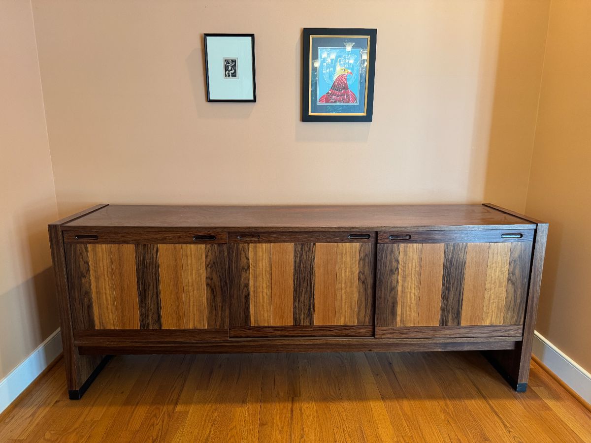 Dyrlund Danish MCM Rosewood Rectangular 3 Sliding Door Sideboard (19"D x 77"W x 29-1/2"H)