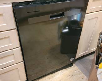 Whirlpool Dish Washer / Like New