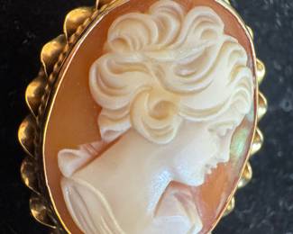 14K Gold Cameo Penant