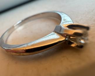 14K Gold & Diamond Ring