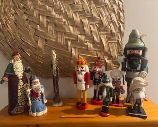 X-Mas Decor & Nutcrackers