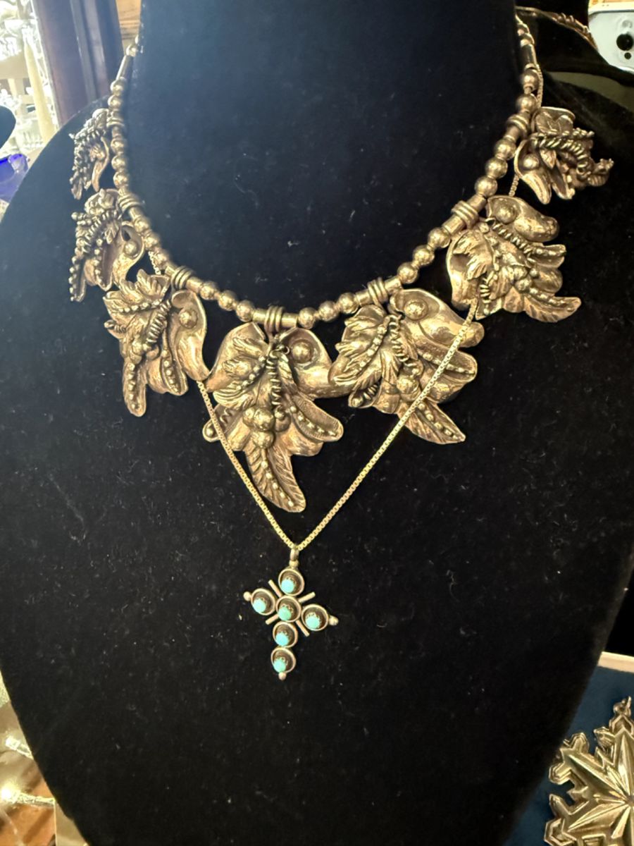 Lots of beautiful jewelry, including a whole room of jewelry, beautiful brooches and vintage rings.