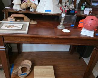 Pub height table with one leaf