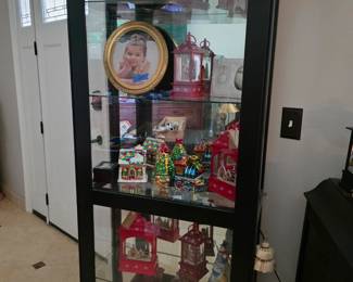 Lighted curio with lighted music boxes