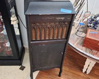 Old victrola with albums