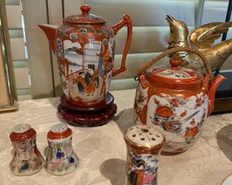 Kutani Teapots