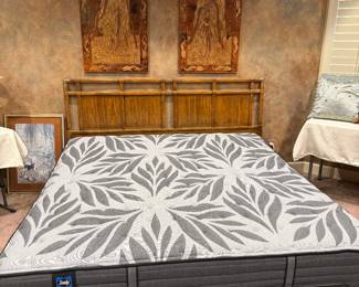 Sealy King Posturepedic with Adjustable Base