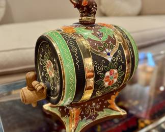 Antique Japanese porcelain sake decanter barrel