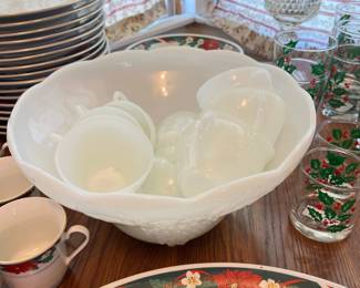 milkglass punch bowl/cups