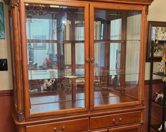 Hutch- matches Dinning room Table