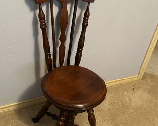 Piano stool 
