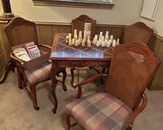 Gaming table with 4 rolling chairs