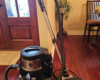 Rainbow Black E2, meticulously maintained, comes with attachments and original box
