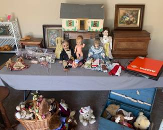 Antique and Vintage Dolls and Doll House