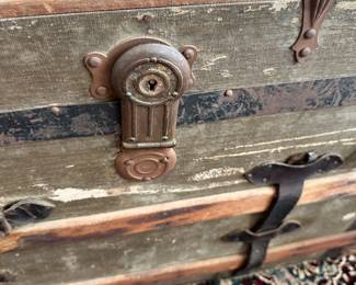 #4 - $80 - Flat Top Trunk