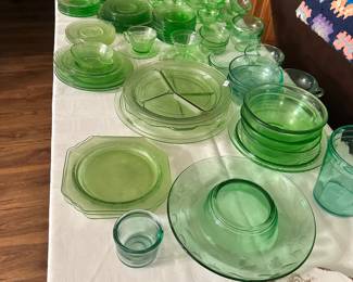 Assorted Uranium glassware