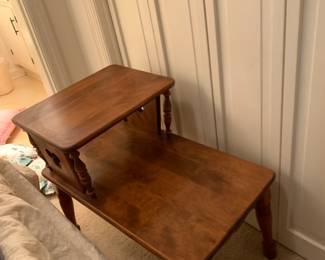 #24 step end table 16x22x22 $30.00