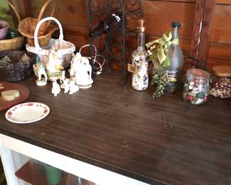 Various decor items