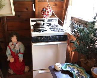 Old gas stove, perfect for a cabin.