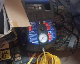 Portable air compressor