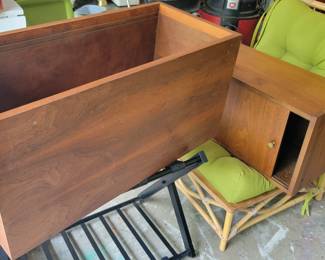 2 more. 6 total. Plus 5 shelves, poles and lights