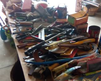 More hand tools and we have 2 toolbenches