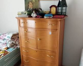 Serpentine bonnet chest of drawers