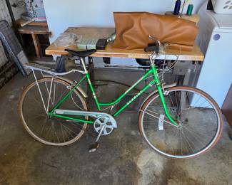 Vintage Schwinn bike (complete)
