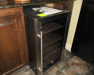 Wine Cooler (does not cool very well)
