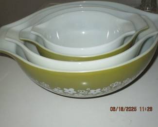 Pyrex crazy daisy Cinderella mixing bowls