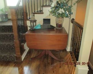 Duncan Phyfe drop leaf table