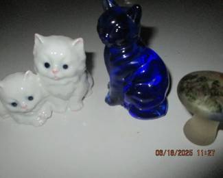 Otagiri cat and Cobalt Blue Fenton cat figurines
