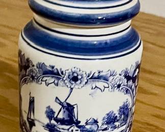 Delft blue jar...what is it about blue and white that just looks good?